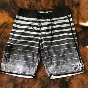 Men’s Billabong Board Shorts Size 33
